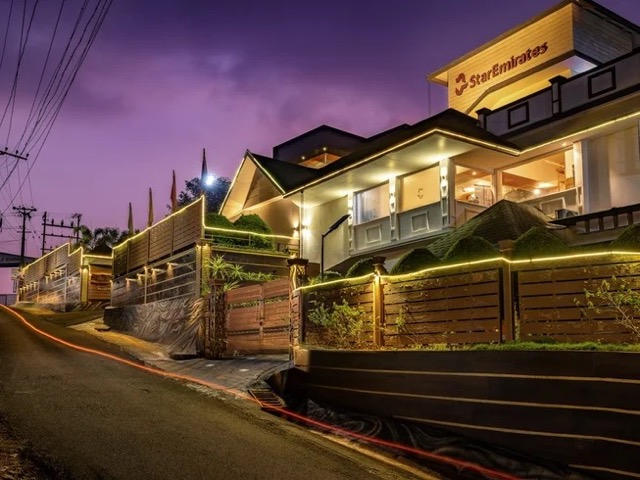 8 Day Rejuvenation Ayurveda Retreat with Yoga in Kerala, India