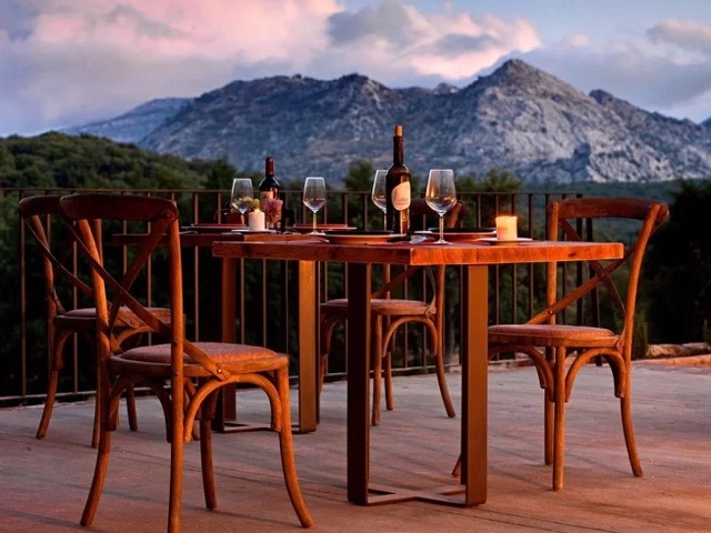 6 Day Embrace Yourself, Nature, Horses, Sound Massage, Coaching, Yoga, Mindfulness in Southern Spain