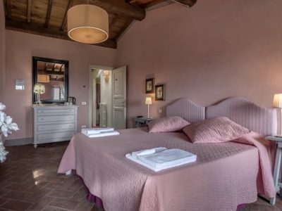 4 Day Yoga, Relaxation, Wine Tasting and Olive Oil Tasting in the Heart of Tuscany, Italy